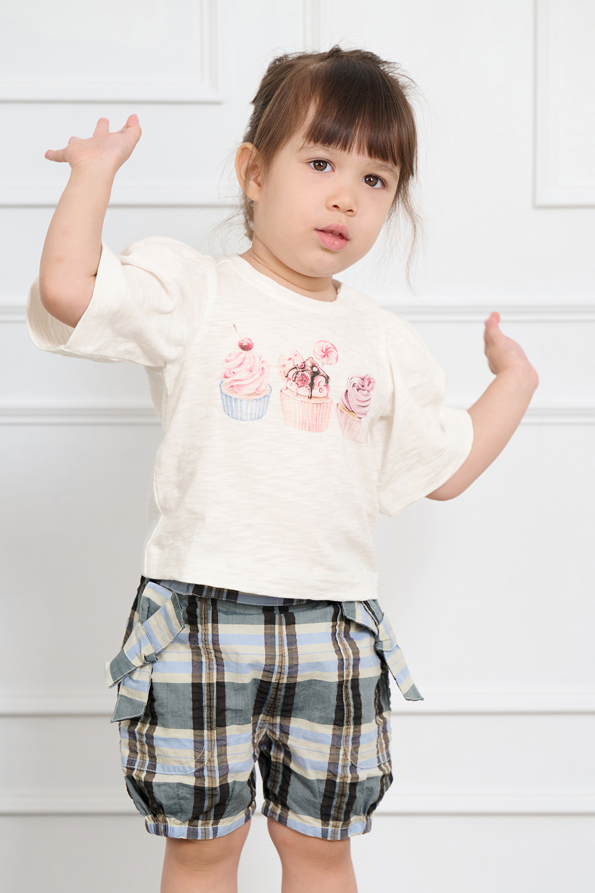 Ismala Cupcake T-shirt - Image 2